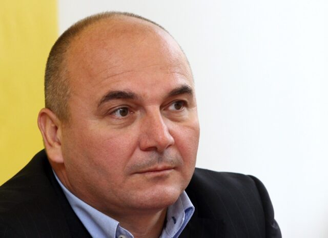 година