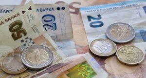 Минимална работна заплата от 1213 лева (620,20 евро) от 1 януари 2026 г. предлагат от социалното министерство