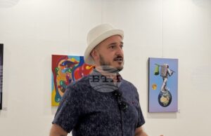 Младият автор Георги Гечев представи в родния си Казанлък изложбата "Избягай с мен"