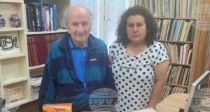 Мъж на 93 години дари лична колекция от творби на Ботев, Йовков, Страшимиров и исторически изследвания на библиотеката в Русе