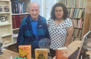 Мъж на 93 години дари лична колекция от творби на Ботев, Йовков, Страшимиров и исторически изследвания на библиотеката в Русе