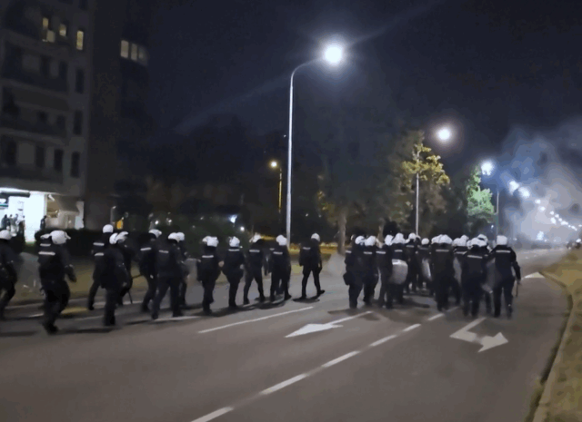 Недоволството в Сърбия не стихва: Поредна вечер на протести се проведоха в редица градове на страната