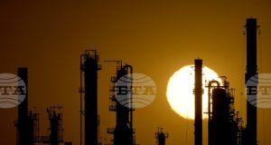 ОПЕК+ се е съгласила да увеличи добива на петрол с 548 000 барела на ден през септември