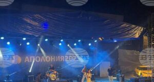 Обзор
                                                                                                Театрални постановки и концерт на "Керана и космонавтите“ бяха сред акцентите в програмата в третия ден на „Аполония“