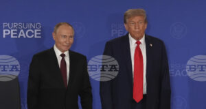 ПРЕГЛЕД НА ФРЕНСКИ МЕДИИ
                                                                                                Чрез срещата на върха в Аляска Путин се върна на дипломатическата сцена, отбелязват френски медии