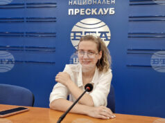 Поетесата Анна Лазарова сподели, че е щастлива отново на шуменска сцена с „Лято арт“ десет години след спечелването на конкурса „Боян Пенев“