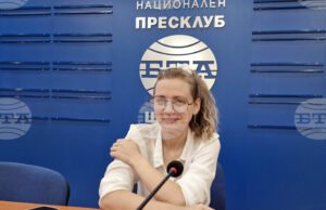 Поетесата Анна Лазарова сподели, че е щастлива отново на шуменска сцена с „Лято арт“ десет години след спечелването на конкурса „Боян Пенев“