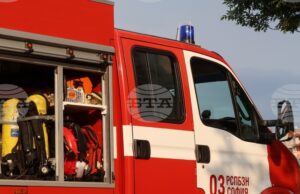 Пожар гори в кв. "Христо Ботев" в столицата, съобщиха от пожарната