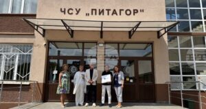 Председателят на Сдружението на директорите в средното образование Асен Александров се присъединява към училището по математика "Питагор"