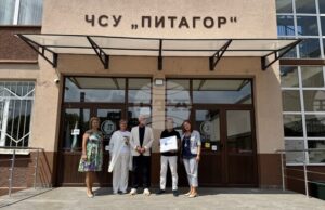 Председателят на Сдружението на директорите в средното образование Асен Александров се присъединява към училището по математика "Питагор"