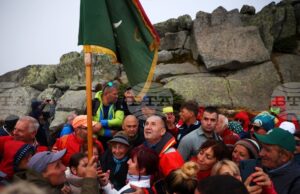 Президентът Румен Радев се включи в честванията на 130 години организиран туризъм у нас, като изкачи Черни връх