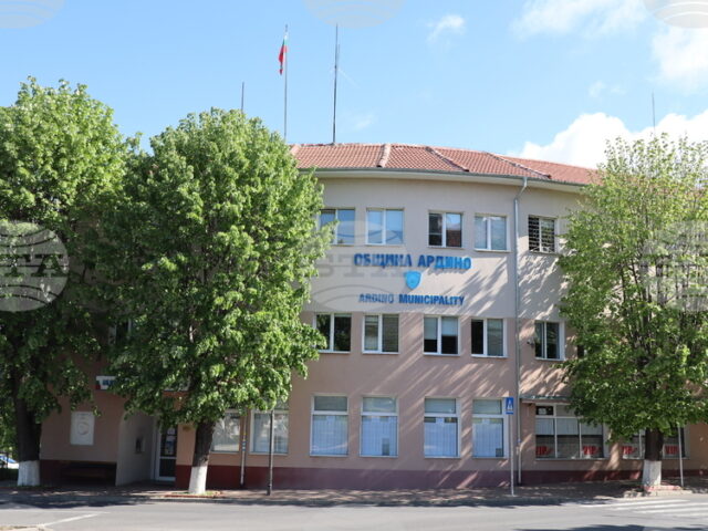 Родопски художници представят изложба „Родопски палитри“ в Ардино