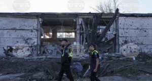 Търговска сграда в Киев, повредена при руската въздушна атака