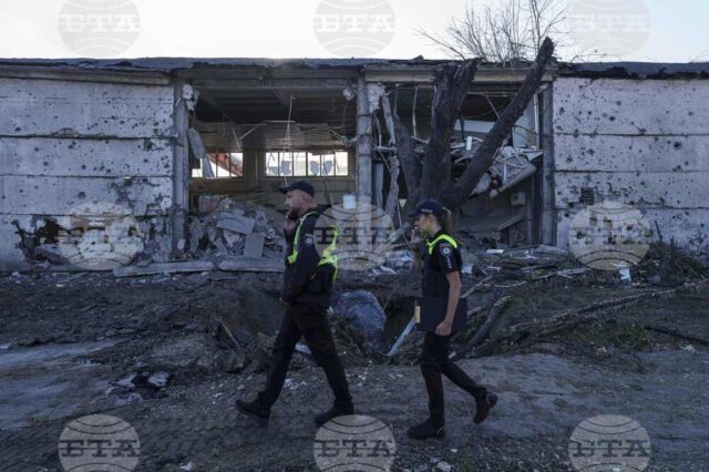 Търговска сграда в Киев, повредена при руската въздушна атака