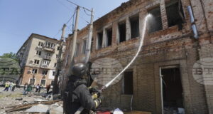 Руските нападения са нанесли щети на 179 жилищни сгради в украинския град Харков миналия месец, каза кметът