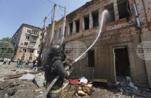 Руските нападения са нанесли щети на 179 жилищни сгради в украинския град Харков миналия месец, каза кметът