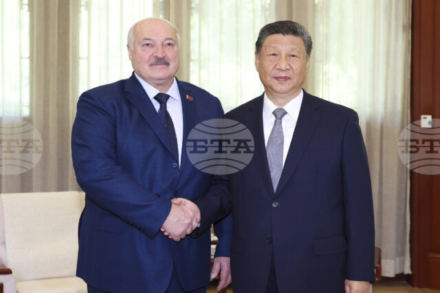Си Цзинпин се срещна с Александър Лукашенко в Тянцзин