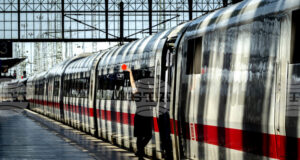 Смущенията в жп транспорта в Германия ще продължат цял ден след предполагаемия саботаж
