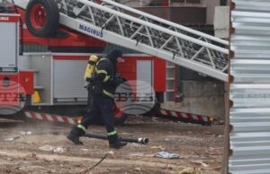 Сухи треви горят в квартал „Димитър Миленков“ в София, няма пострадали хора и опасност за обекти