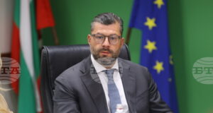 Туризъм
                                                                                                Туризмът ще е секторът с най-видими ефекти от приемането на еврото, каза зам.-министърът на финансите Методи Методиев