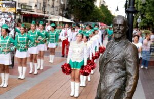 Туристически дружества от цялата страна излязоха на шествие в центъра на София по повод 130 години организиран туризъм у нас
