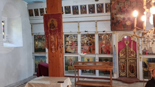 Хора и институции подпомагат със сърце, труд и средства ремонта на 163-годишния храм в Табачка, каза за БТА протойерей Димитър Димитров