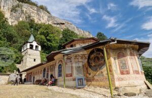 Хора от цяла България и от чужбина посетиха Преображенския манастир край Велико Търново за храмовия му празник