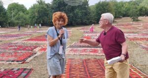 „Иглика килим фест“ събра стотици ценители на българското килимарско изкуство в живописното село Иглика