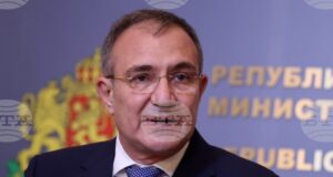 Не трябва да се вдигат данъци, трябва да насочим бюджета за догодина към младите семейства, смята министър Борислав Гуцанов