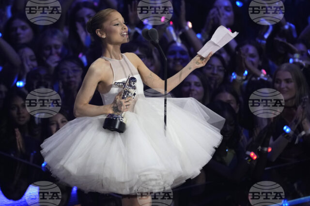 Ариана Гранде музикалните награди на MTV