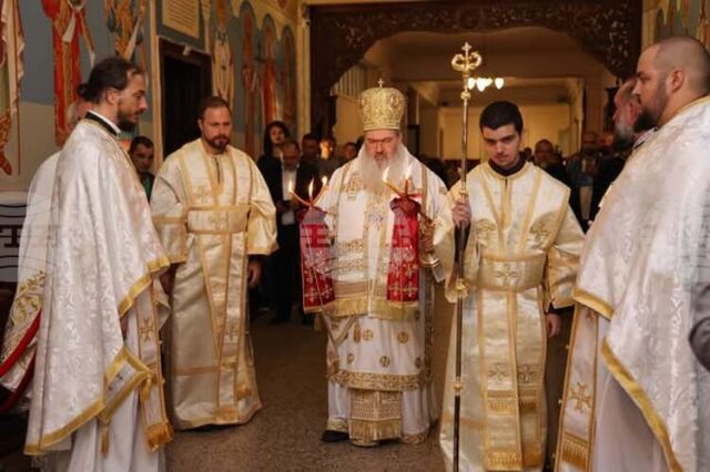 Архиерейска литургия беше отслужена в Богословския факултет на Софийския университет от Варненския митрополит Йоан
