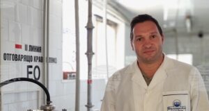 "Български йогурт" над 30 години съхранява традиционния роден вкус на млечните продукти и разчита на квалифицирани служители