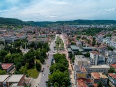В Бюрото по труда в Шумен са обявени 15 работни места за организатори на работата с клиенти, търсят се и учители, и медицински специалисти