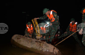 ВНА: Две бомби от периода на Виетнамската война бяха открити в Червената река в Ханой ВНА: Две бомби от периода на Виетнамската война бяха открити в Червената река в Ханой
