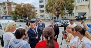 Вицепремиерът Зафиров, министърът на регионалното развитие и кметът на Шумен началото на дейностите по проект за саниране в Шумен