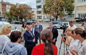 Вицепремиерът Зафиров, министърът на регионалното развитие и кметът на Шумен началото на дейностите по проект за саниране в Шумен