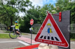 Всички първокласници в България ще получат светлоотразителни гривни в рамките на инициатива за пътна безопасност