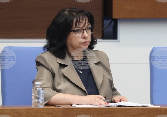 Второто и третото плащане по ПВУ са от решаващо значение за изпълнението на Бюджет 2025, каза финансовият министър Теменужка Петкова