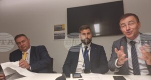 Във въздушното пространство на Полша са навлезли най-малко 21 дрона, всички до един със снаряжение от Русия и Беларус, каза Андрей Новаков