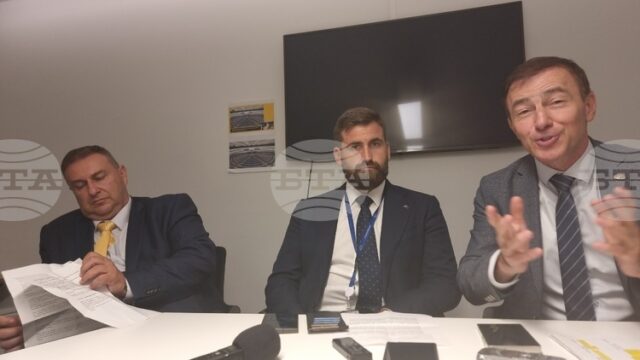 Във въздушното пространство на Полша са навлезли най-малко 21 дрона, всички до един със снаряжение от Русия и Беларус, каза Андрей Новаков
