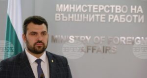 Да работим неуморно за едно обединено, достойно и силно бъдеще на България, каза министърът на външните работи Георг Георгиев в Деня на Съединението