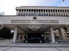 Двама млади български граждани и възрастна палестинска гражданка, член на семейството на единия, са успешно евакуирани от ивицата Газа, съобщиха от МВнР