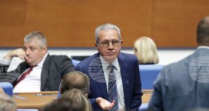 Депутатите излязоха в 15 минути почивка поради липса на кворум