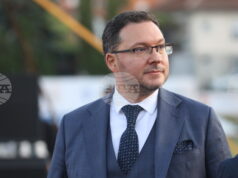 Жалко, че президентът, дори и на празника за Съединението, е излязъл да ни разедини, каза министър Даниел Митов