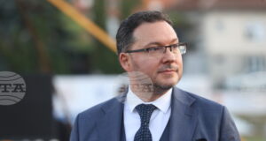 Жалко, че президентът, дори и на празника за Съединението, е излязъл да ни разедини, каза министър Даниел Митов