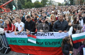 Започна парадът с българските волейболисти и световните вицешампиони