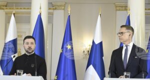 Зеленски и Стуб почетоха паметта на загинали защитници на Украйна