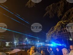Лазерно шоу озари небето над Стара Загора