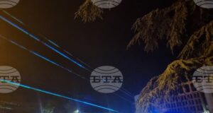 Лазерно шоу озари небето над Стара Загора