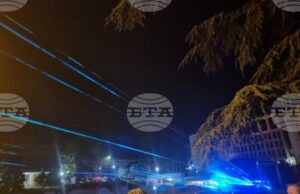 Лазерно шоу озари небето над Стара Загора